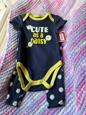 Kidgets Navy & Yellow 'Cute as a Daisy' One-Piece Footie
